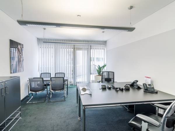 Moderne Büros im Frankfurter Finanzdistrikt — Bild 4