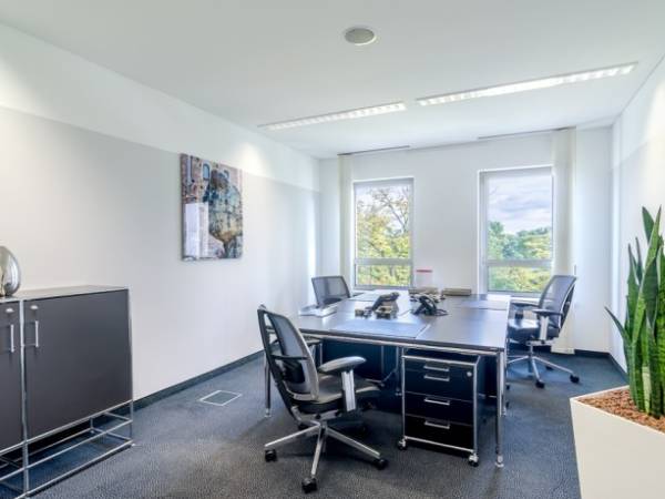 Moderne Büros im Frankfurter Finanzdistrikt — Bild 5