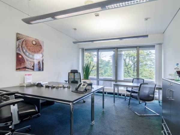 Moderne Büros im Frankfurter Finanzdistrikt — Bild 7