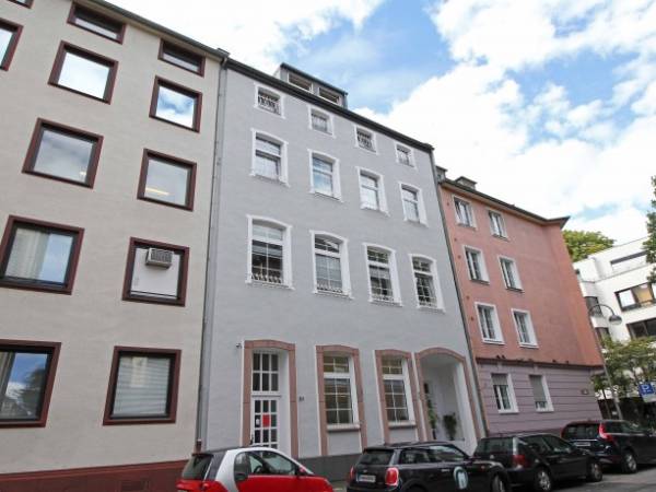 Helle und perfekt ausgestattete Büroräume und Arbeitsplätze — Bild 5