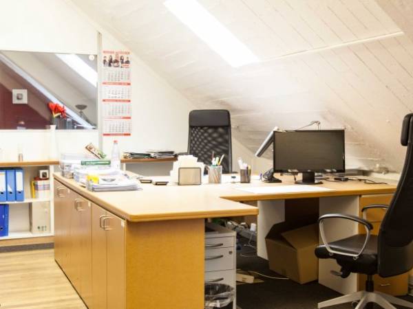 Platz in netter, ruhiger Bürogemeinschaft in Neukölln — Bild 2