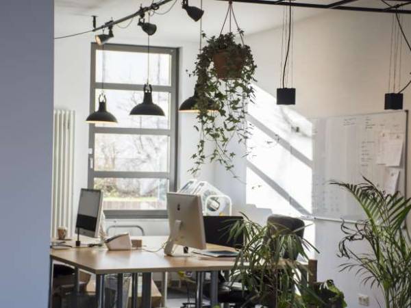 Arbeitsplätze in coolen Kreativ-Space in Friedrichshain — Bild 1