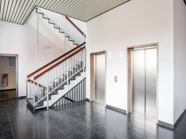 Repräsentative Büroräume in Industrieloft — Bild 1