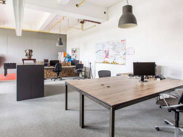 Repräsentative Büroräume in Industrieloft — Bild 3