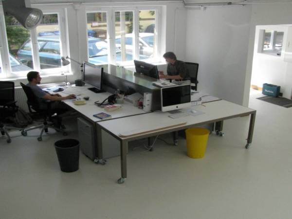 Arbeitsplätze und toller Büroraum in modernem Designbüro im Glockenbachviertel — Bild 3
