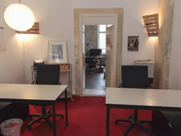 Offene Plätze und Büro in kreativer und familiärer Atmosphäre in Friedrichshain — Bild 2