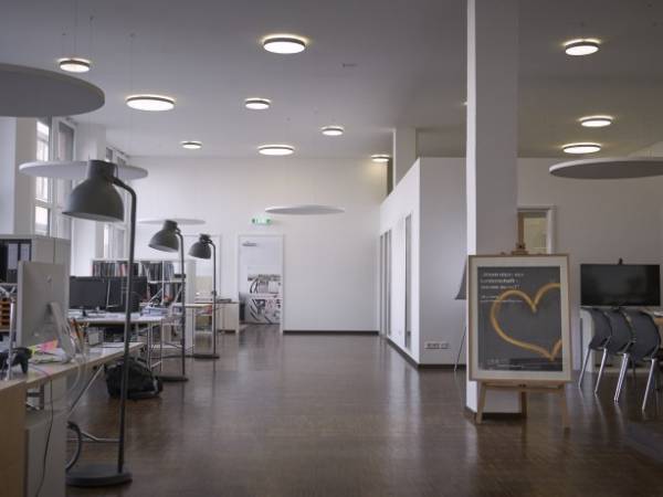 Modern eingerichteter Büroraum in Stuttgart-Feuerbach — Bild 3