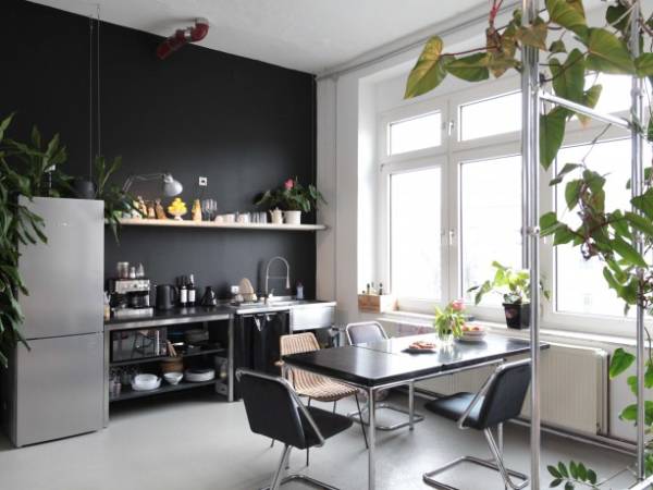Lichtdurchflutetes Studio bietet Coworking-Space in Neukölln — Bild 3