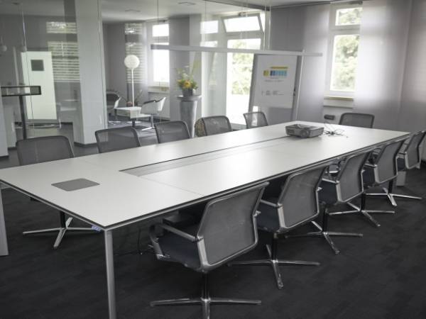 Voll ausgestattete Arbeitsplätze in Ostfildern im Südosten von Stuttgart — Bild 3