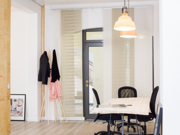Arbeitsplätze in stilvollem Büro in schönem Altbau — Bild 1