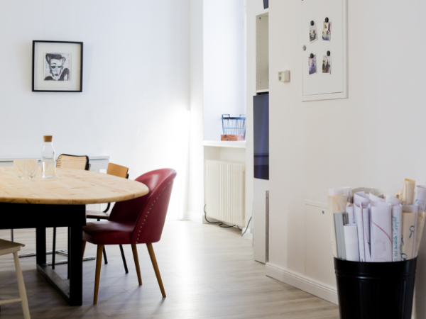 Arbeitsplätze in stilvollem Büro in schönem Altbau — Bild 3