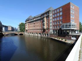 Arbeitsplätze und Büroraum am Rödingsmarkt direkt an der Alster