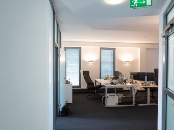 Arbeitsplätze in junger Bürogemeinschaft — Bild 2