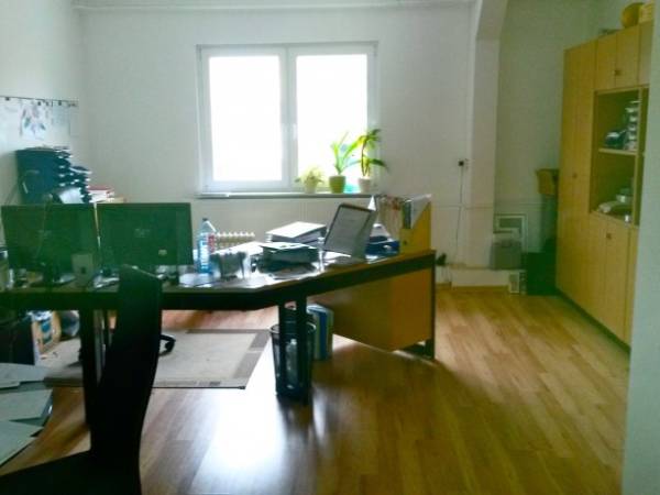 Schönes, ruhiges Büro mit guter Anbindung — Bild 1