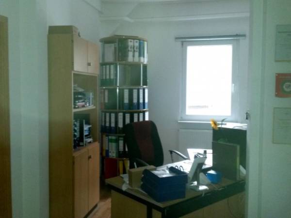Schönes, ruhiges Büro mit guter Anbindung — Bild 2
