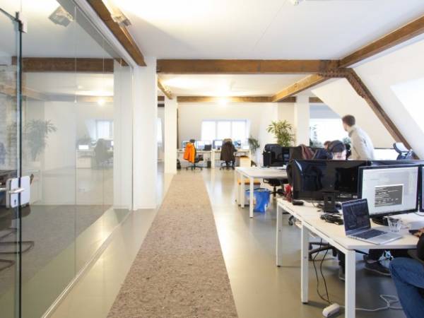 Top Arbeitsplätze im modernen Start-Up-Büro — Bild 1