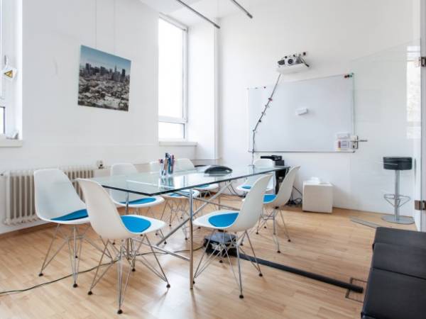 Arbeitsplätze in Loft mit toller Atmosphäre — Bild 2