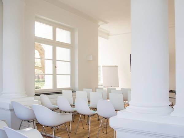 Büroräume und Arbeitsplätze in idyllischer Villa mieten — Bild 3
