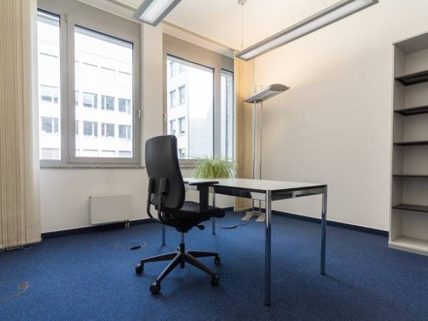 Helle Büroräume in bester Lage im Neubau — Bild 2