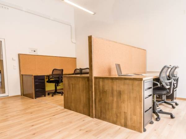 Arbeitsplätze in Gemeinschaftsbüro — Bild 1