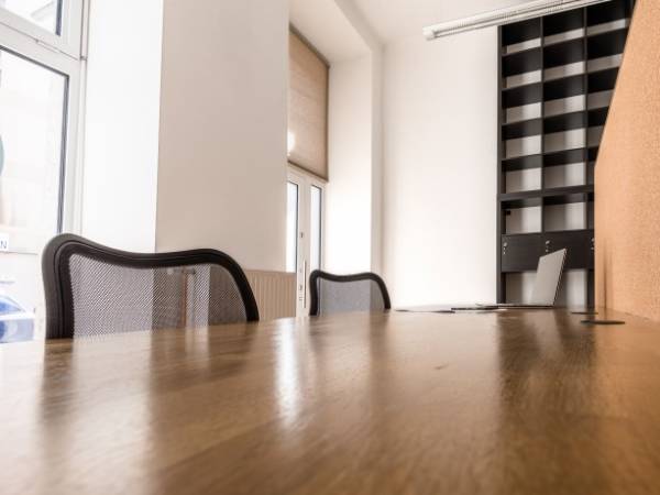 Arbeitsplätze in Gemeinschaftsbüro — Bild 3