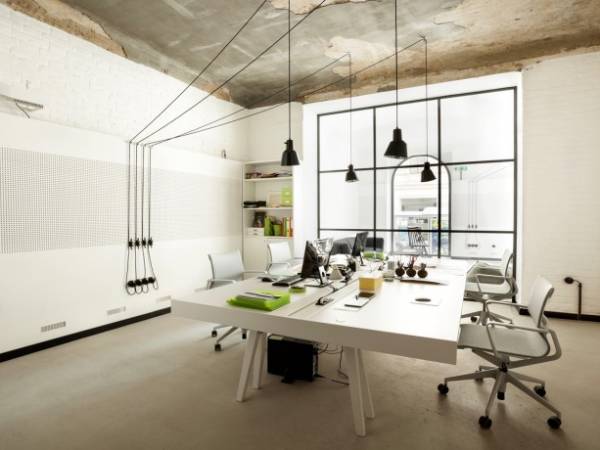 Freie Arbeitsplätze in stilvoll saniertierem Co-Working Space — Bild 1