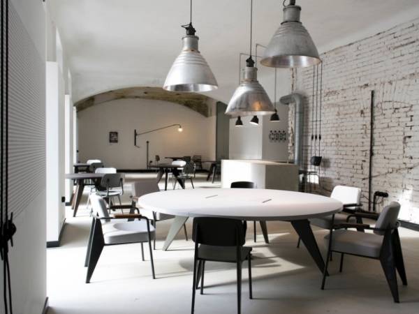 Freie Arbeitsplätze in stilvoll saniertierem Co-Working Space — Bild 2