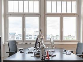 Büro und Arbeitsplätze mit Blick auf das Zeitungsviertel in Kreuzberg