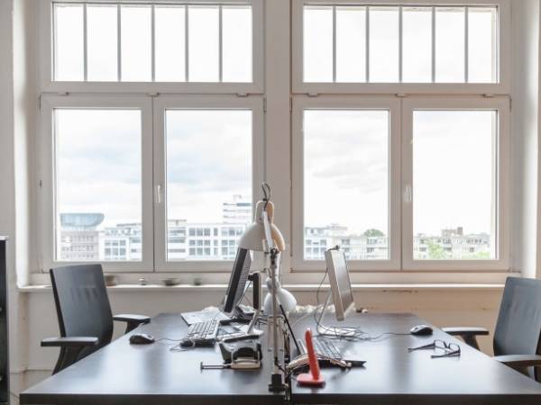 Büro und Arbeitsplätze mit Blick auf das Zeitungsviertel in Kreuzberg — Bild 1