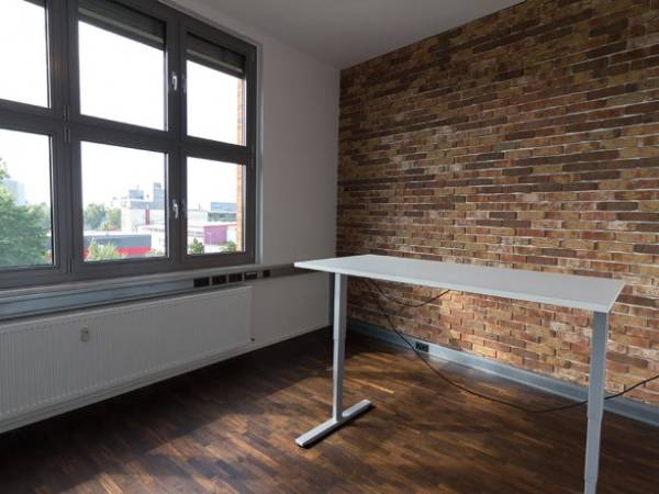 Helle und moderne Arbeitsplätze in Frankfurter Loft — Bild 3