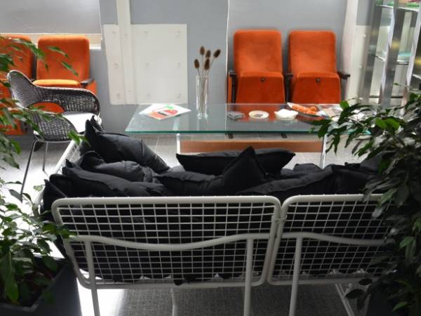 Schreibtischplätze in coolem Produktionsbüro nahe Schönbrunn — Bild 3