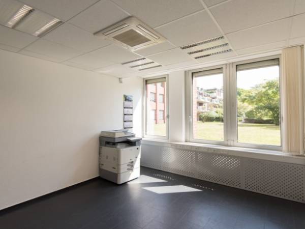 Freier Büroraum und Offene Arbeitsplätze in familiärere Bürogemeinschaft — Bild 2