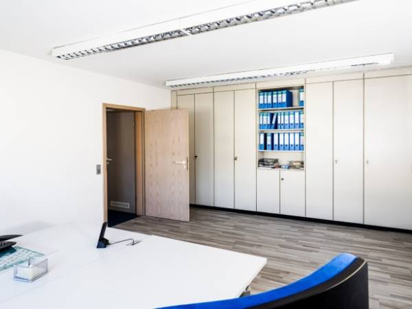 Heller und zentraler Büroraum in Stuttgart Mitte — Bild 2