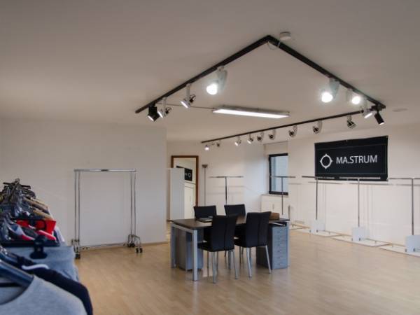 Büroraum und Arbeitsplätze im Sternhaus Düsseldorf — Bild 1