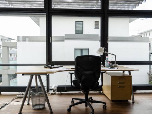 Schöne Arbeitsplätze und Büroräume in Oberkassel zu vermieten — Bild 1
