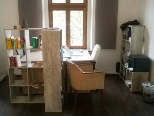 Gepflegte Arbeitsplätze mit viel Tageslicht im Altbau mieten — Bild 2
