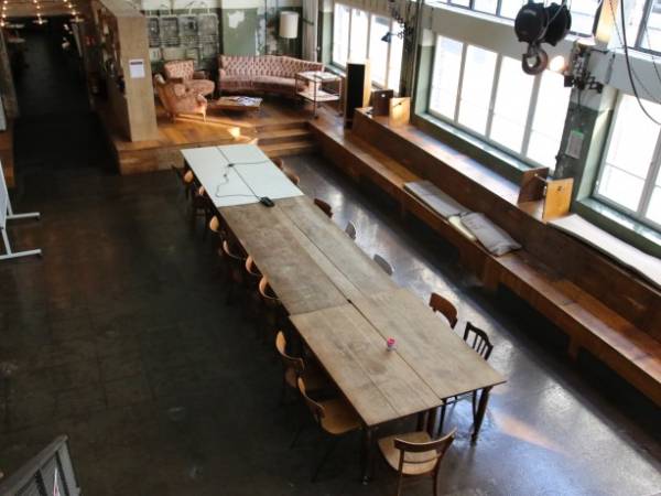 Tolle Arbeitsplätze in Coworking Space — Bild 3