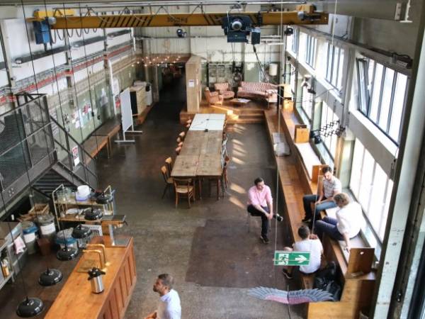 Tolle Arbeitsplätze in Coworking Space — Bild 1