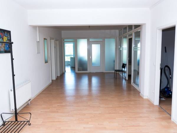 Helle und gut geschnittene Büroräume in Wandsbek zu vermieten — Bild 1