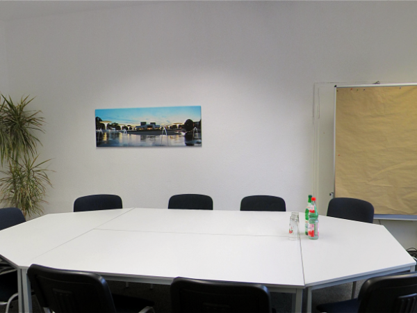 Arbeitsplätze in freundlichem Coworking Space — Bild 3