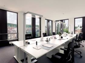 Modern gestaltete Büroräume und Arbeitsplätze im Herzen Stuttgarts