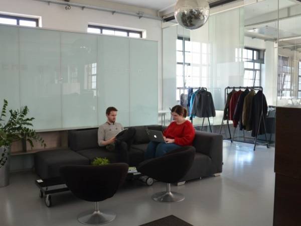Lichtdurchfluteter Coworking Space in Margareten — Bild 1