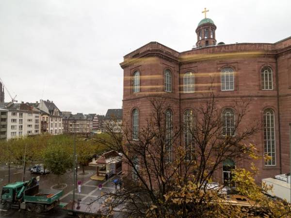 Büroräume sehr zentral in der Innenstadt mit Blick auf die Paulskirche zu vermieten — Bild 1