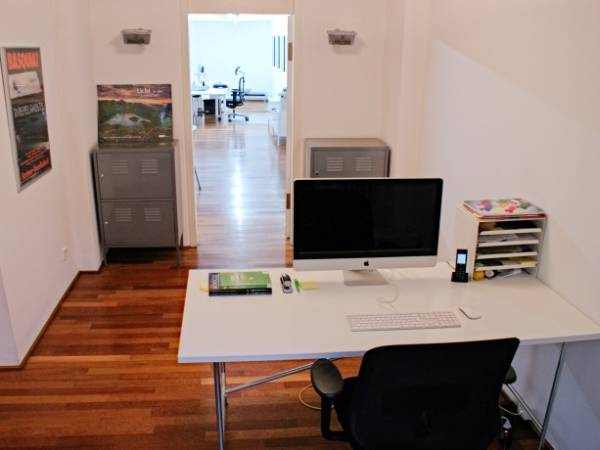 Heller Arbeitsplatz im Agnesviertel in Köln — Bild 1