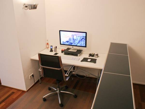 Heller Arbeitsplatz im Agnesviertel in Köln — Bild 2