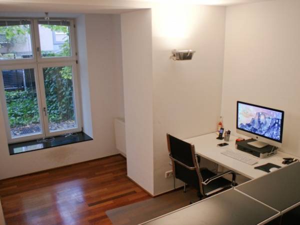 Heller Arbeitsplatz im Agnesviertel in Köln — Bild 3