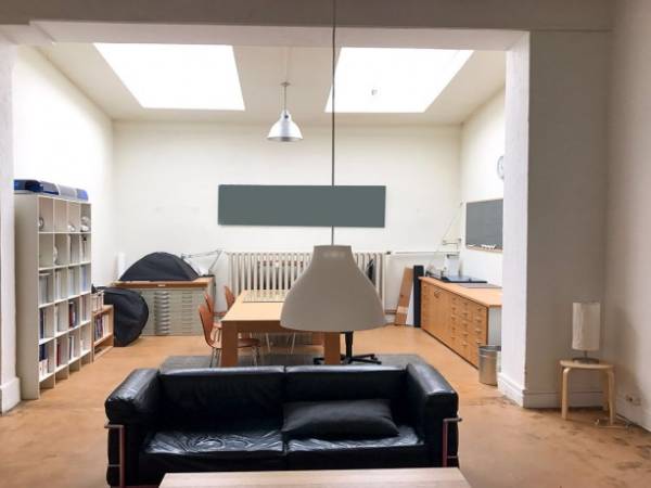 Heller Büroraum in Jahrhundert-Villa — Bild 2