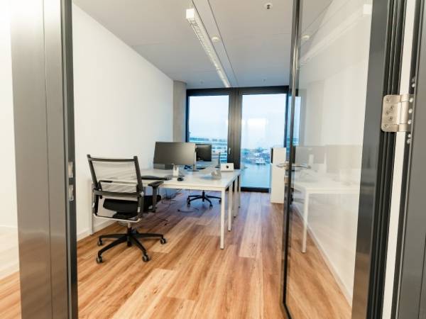Repräsentative Büroräume im Düsseldorfer Medienhafen zu vermieten — Bild 2