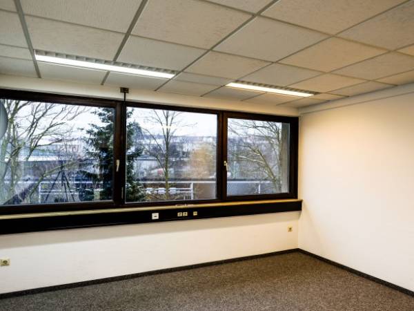 Büroraum im Gewerbegebiet Korntal zu vermieten — Bild 1