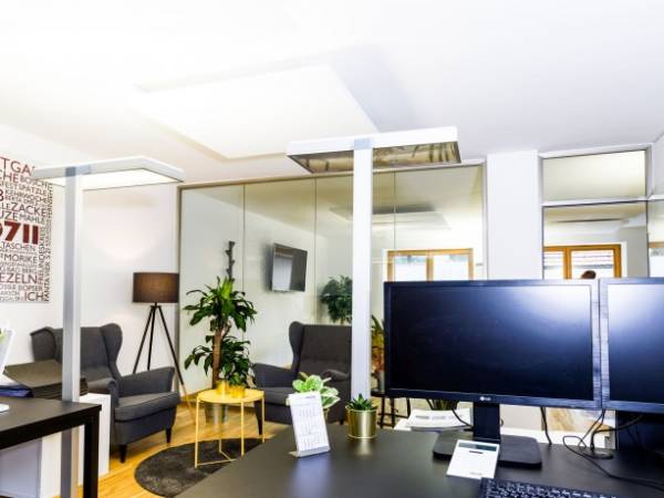 Modern eingerichtete Arbeitsplätze in Stuttgart-Mitte zu vermieten — Bild 3